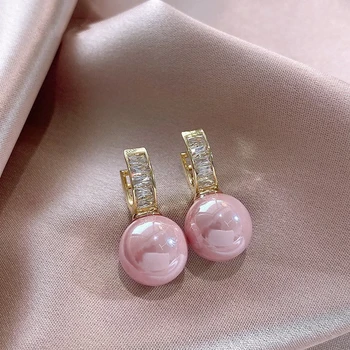 Huitan White/Pink Round Imitation Pearl auskarai moterims Aukso spalvos temperamentas Ponios aksesuaras Vestuvių vakarėlis Madingi papuošalai